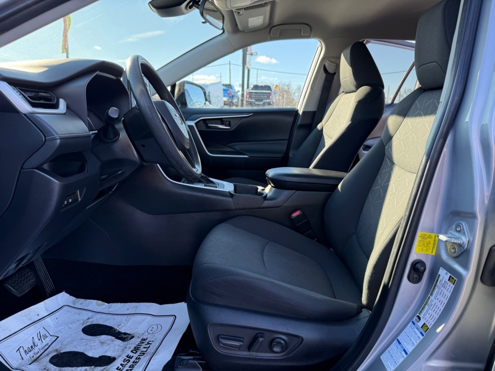 2021 Toyota RAV4 XLE, 39235, Photo