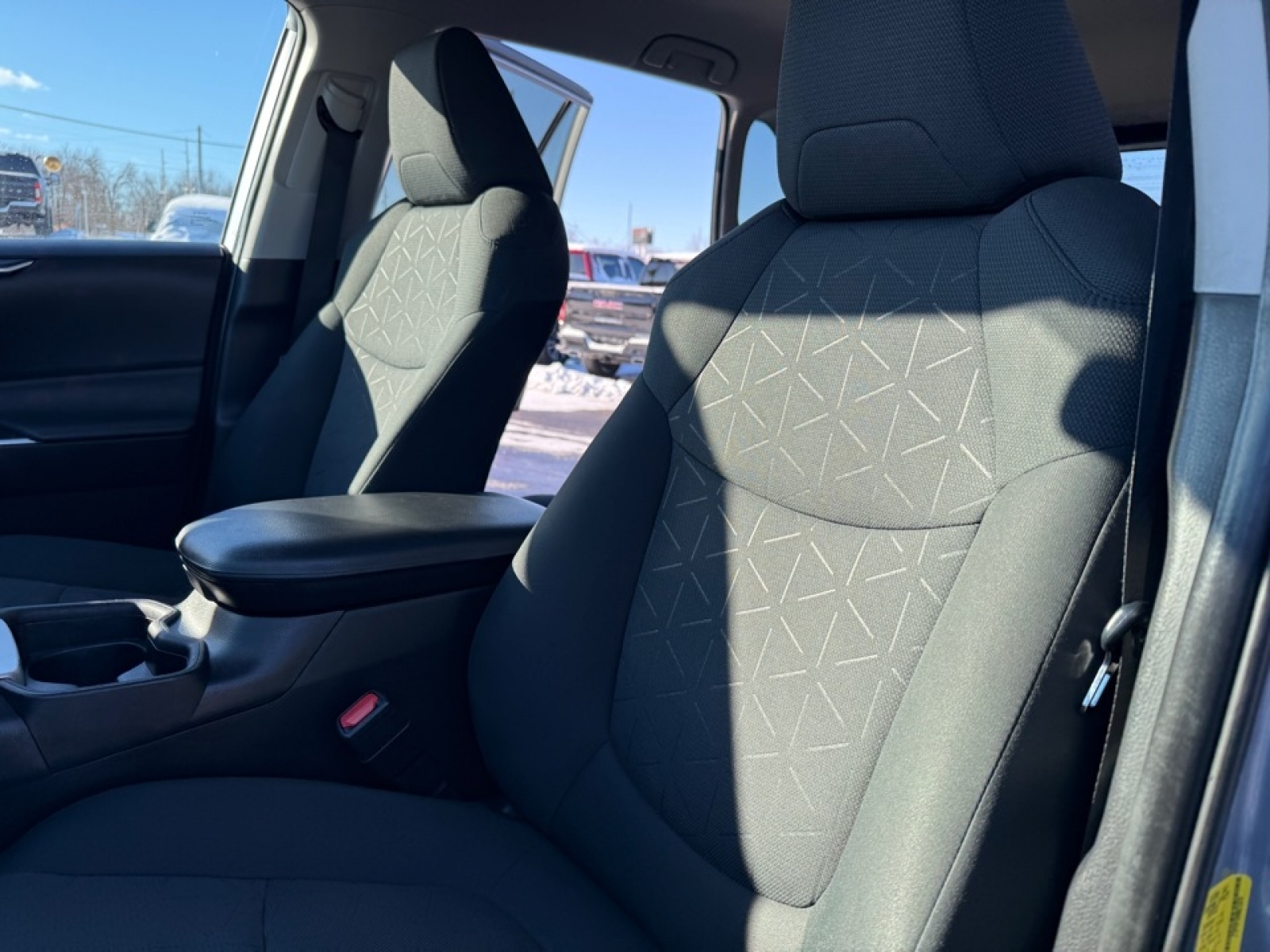 2021 Toyota RAV4 XLE, 39235, Photo