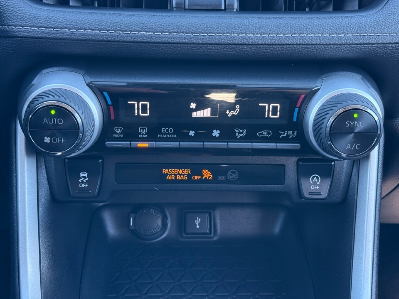 2021 Toyota RAV4 XLE, 39235, Photo