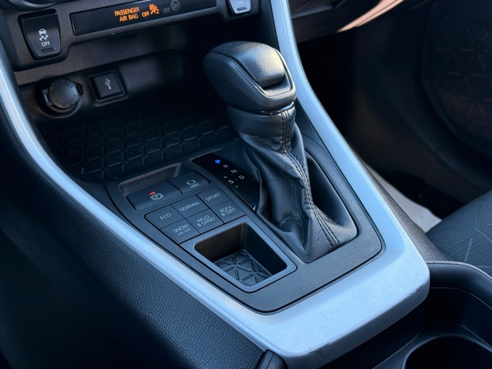 2021 Toyota RAV4 XLE, 39235, Photo