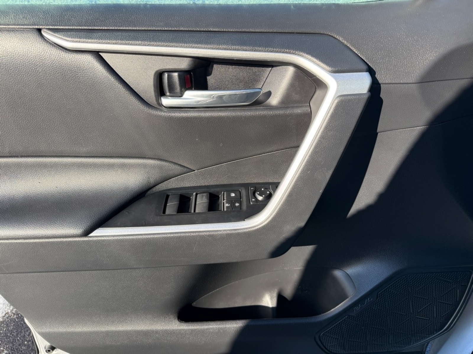 2021 Toyota RAV4 XLE, 39235, Photo