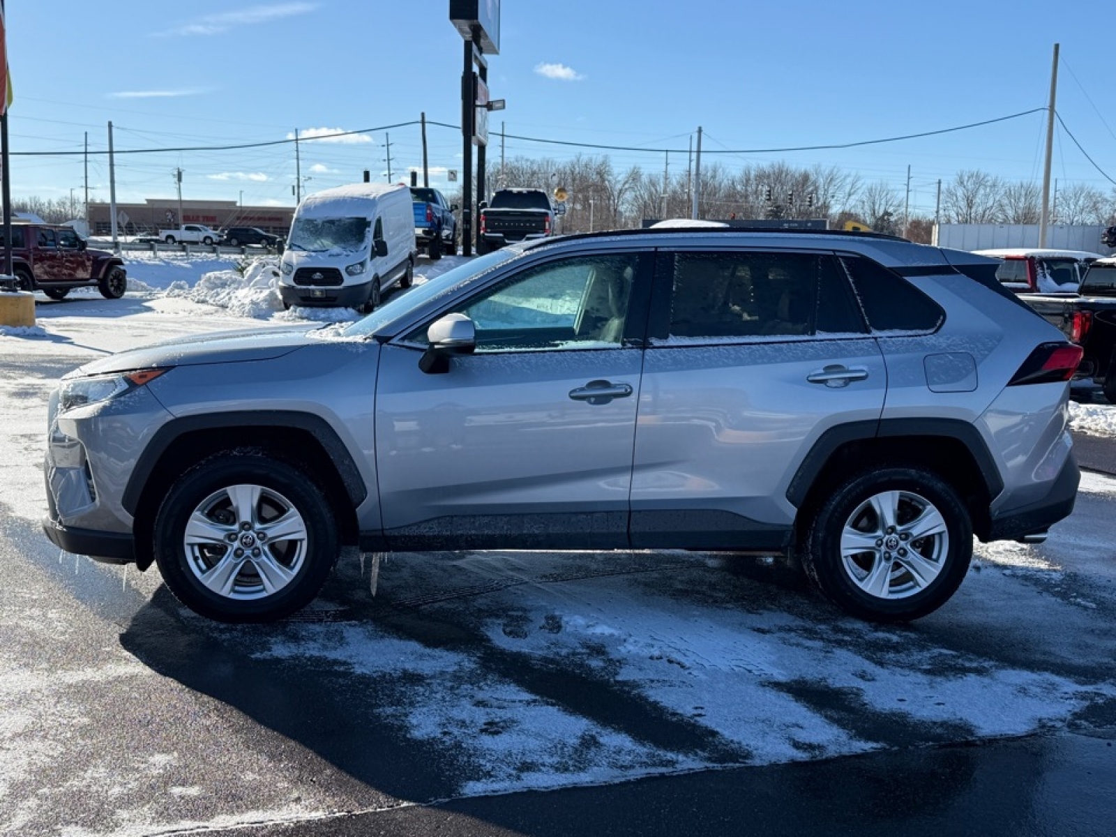 2021 Toyota RAV4 XLE, 39235, Photo