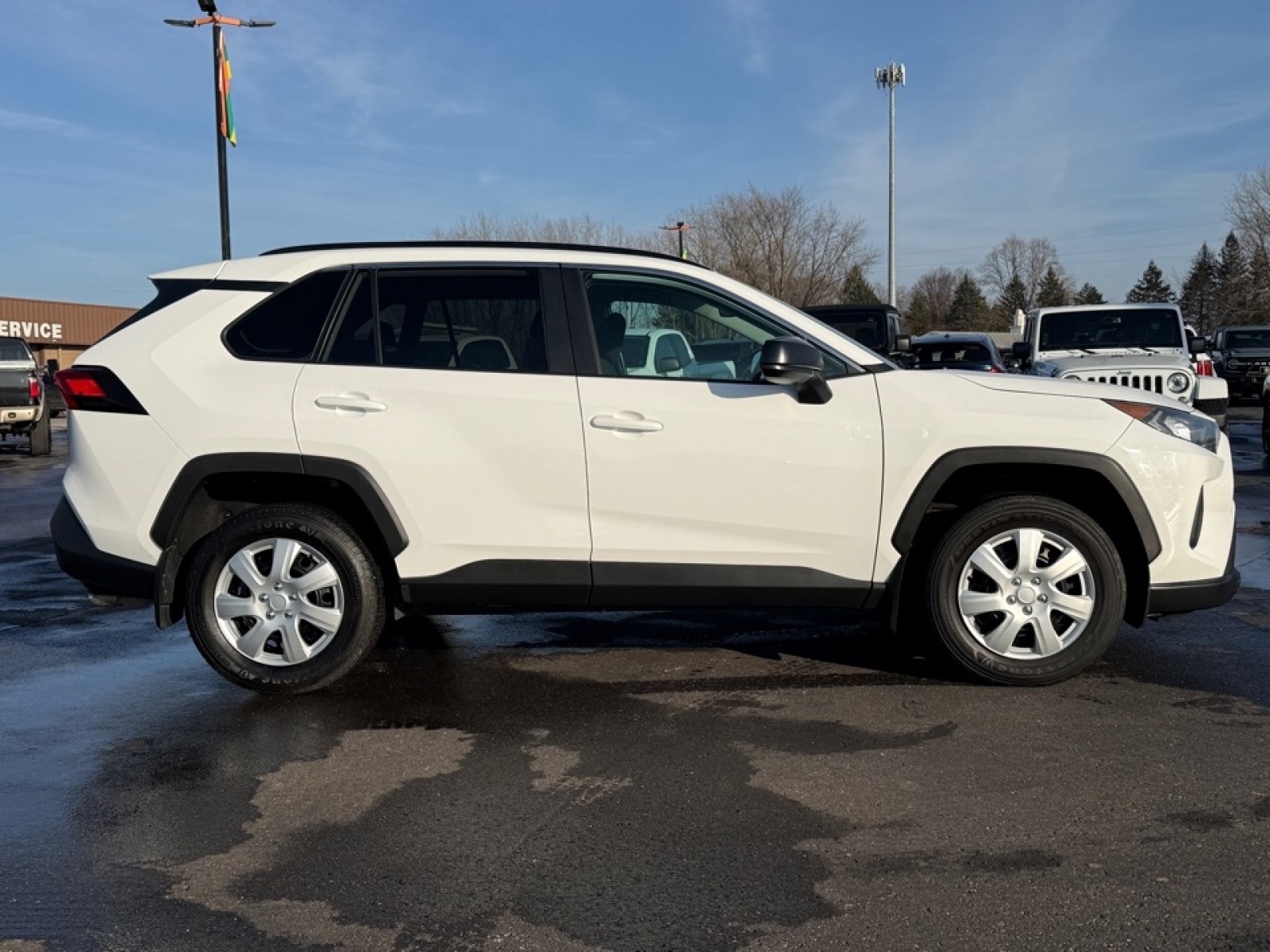 2021 Toyota RAV4 LE, 39321, Photo