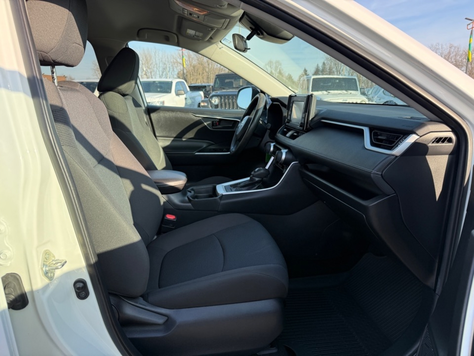 2021 Toyota RAV4 LE, 39321, Photo