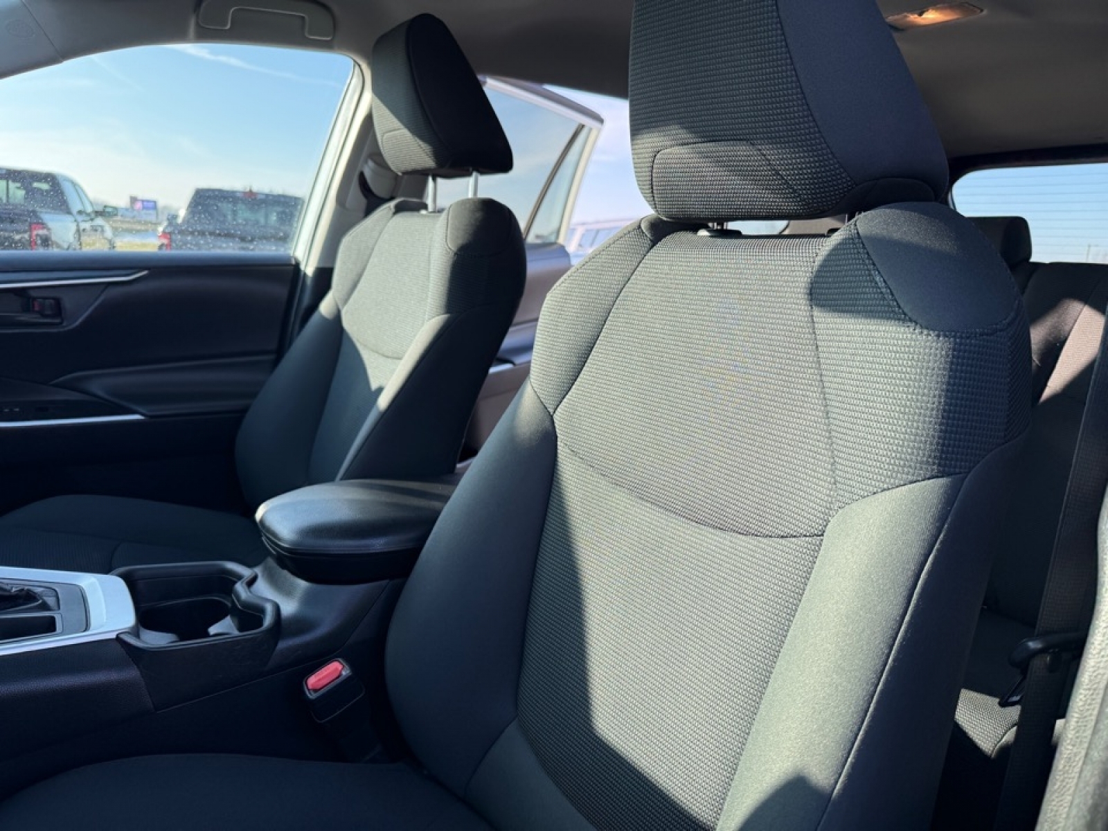 2021 Toyota RAV4 LE, 39321, Photo