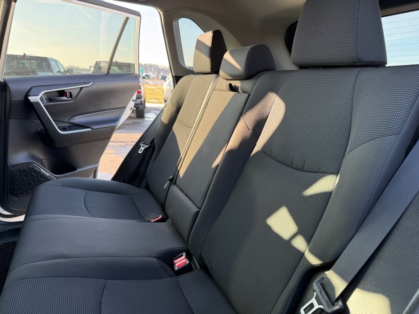 2021 Toyota RAV4 LE, 39321, Photo