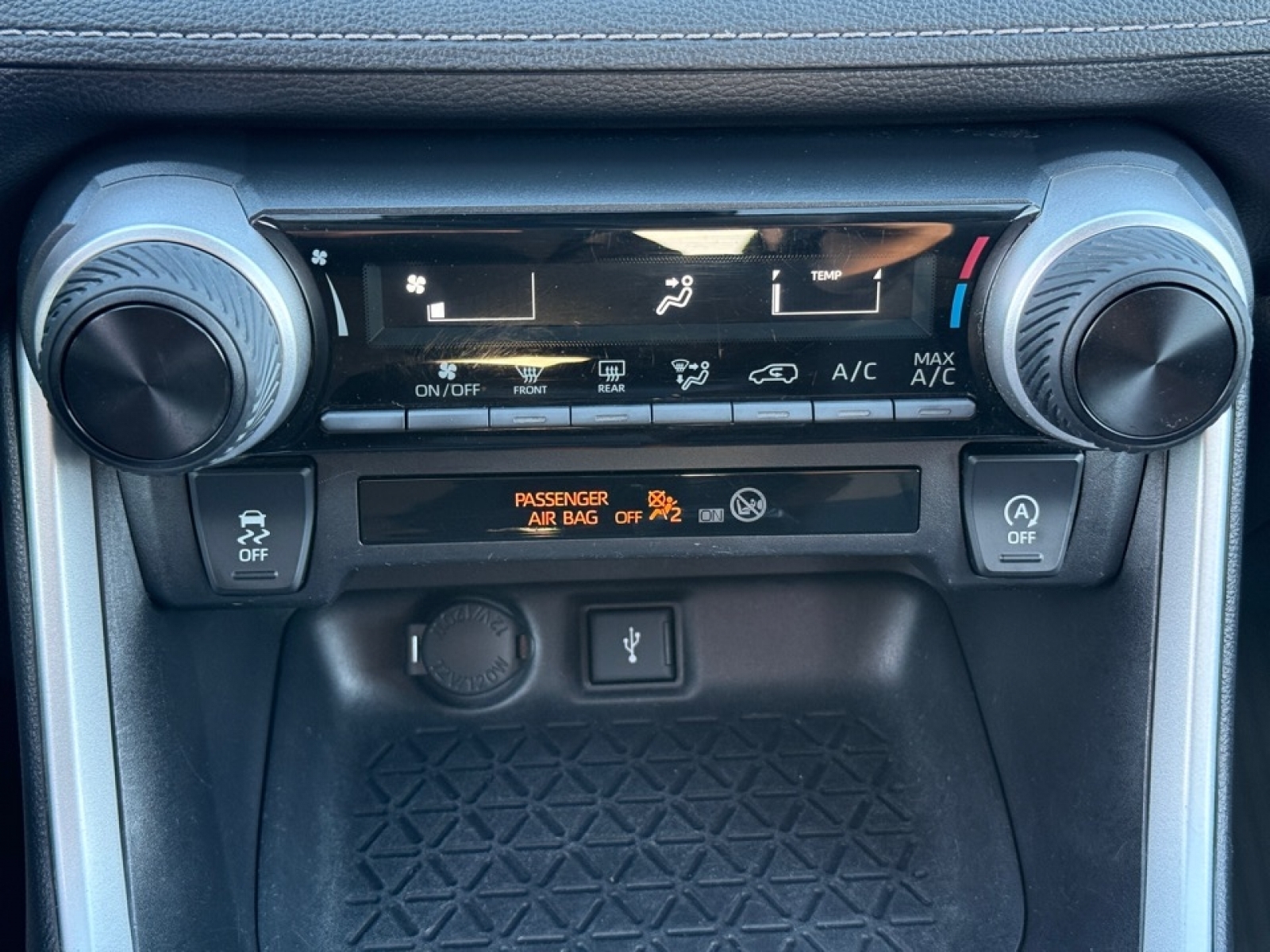 2021 Toyota RAV4 LE, 39321, Photo