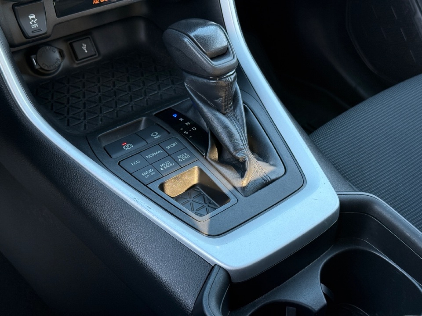 2021 Toyota RAV4 LE, 39321, Photo