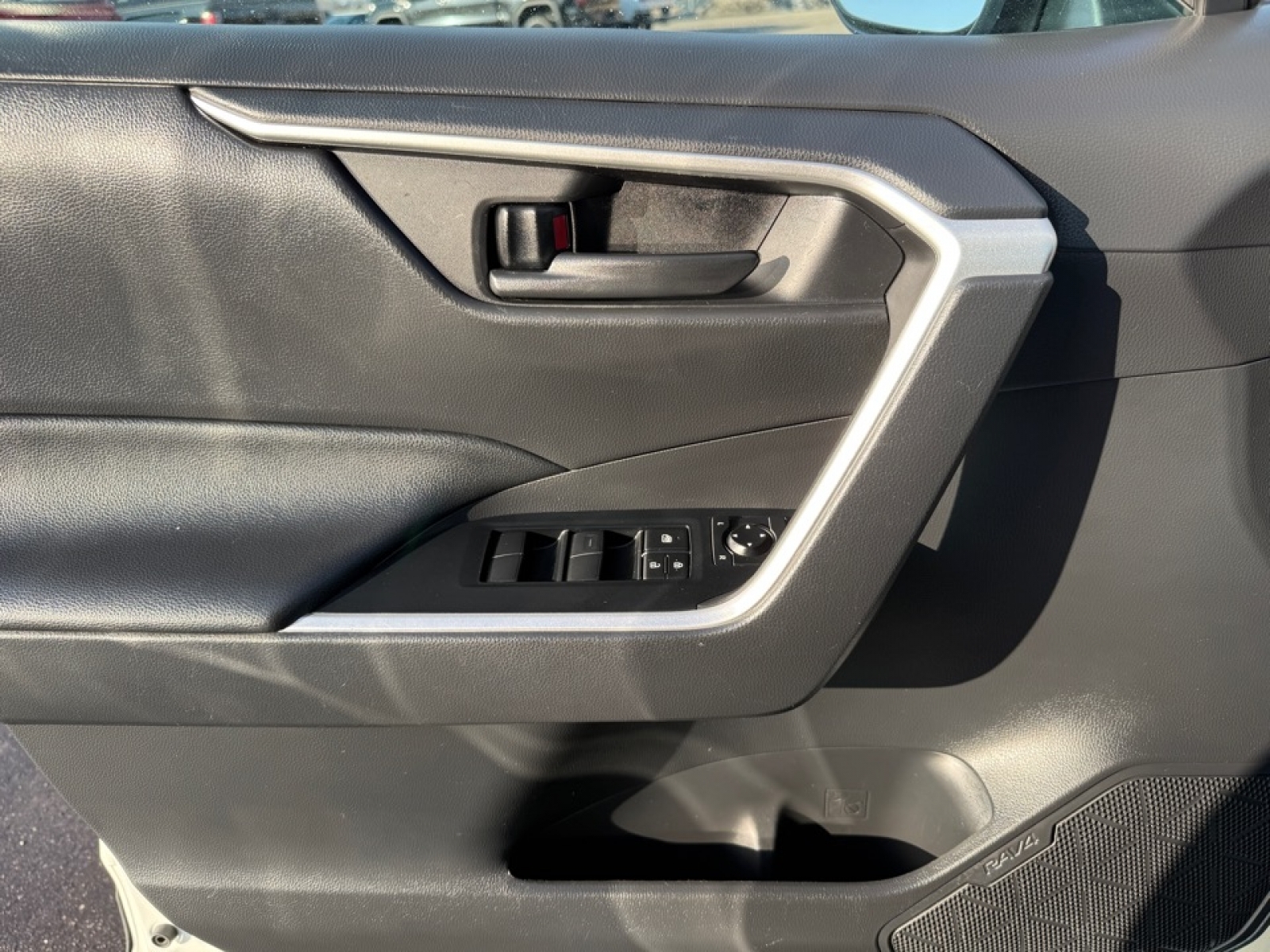 2021 Toyota RAV4 LE, 39321, Photo