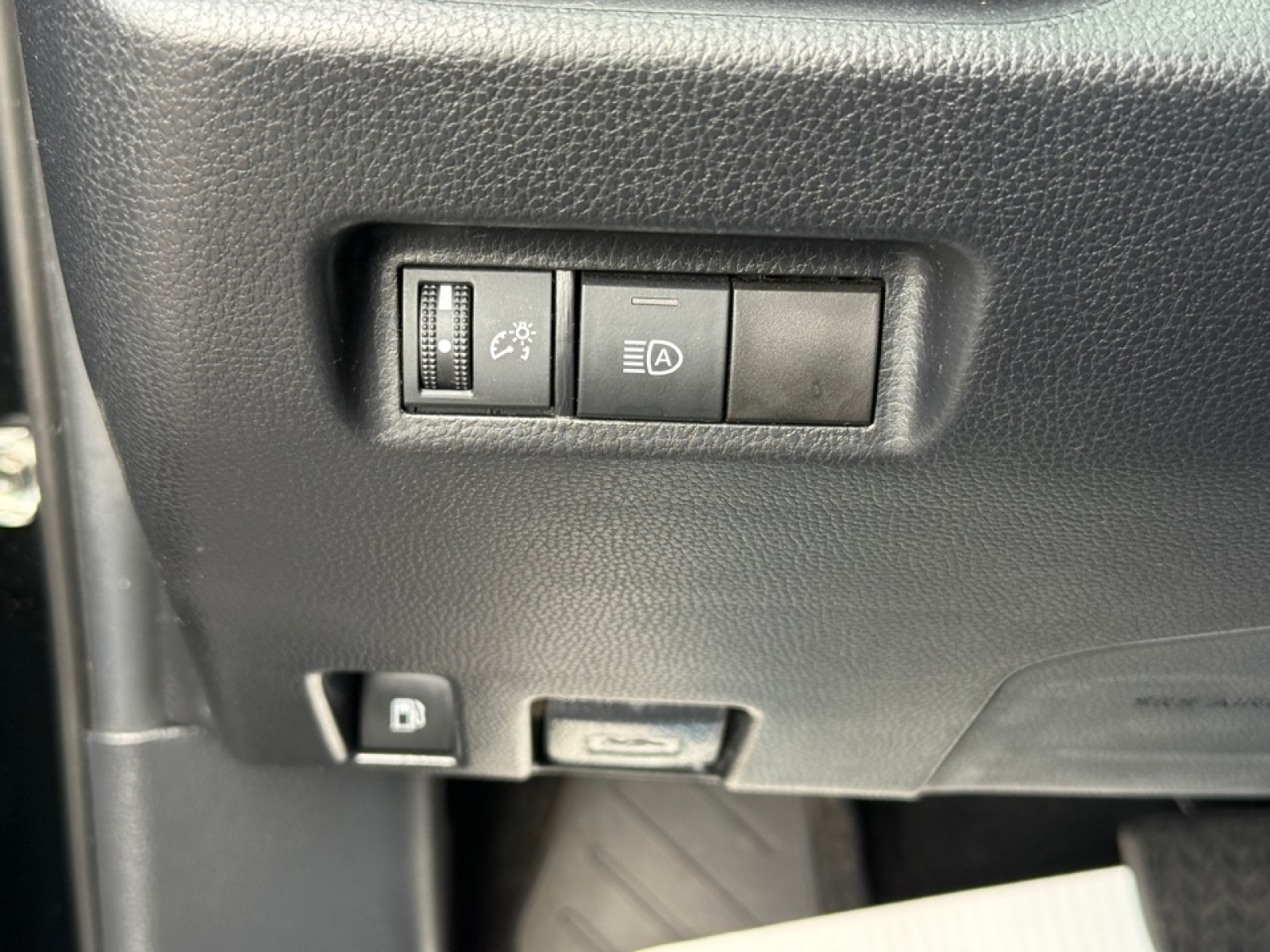 2021 Toyota RAV4 Hybrid LE, 39616, Photo