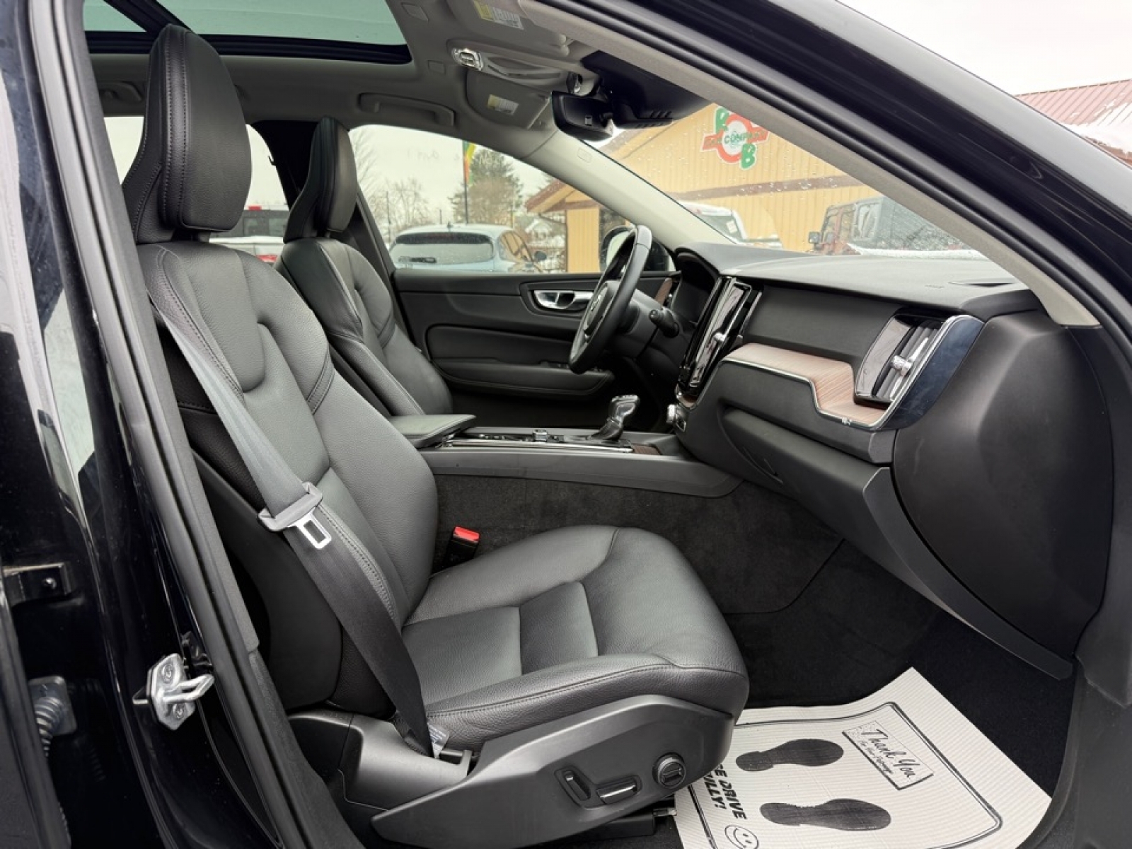 2021 Volvo XC60 T5 Momentum, 39452, Photo