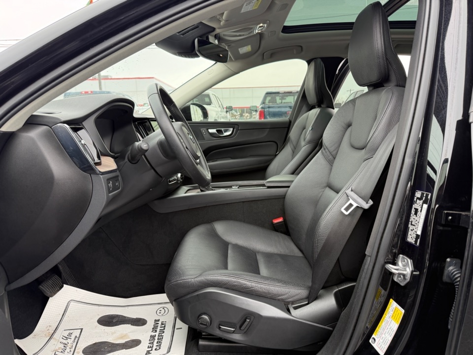 2021 Volvo XC60 T5 Momentum, 39452, Photo