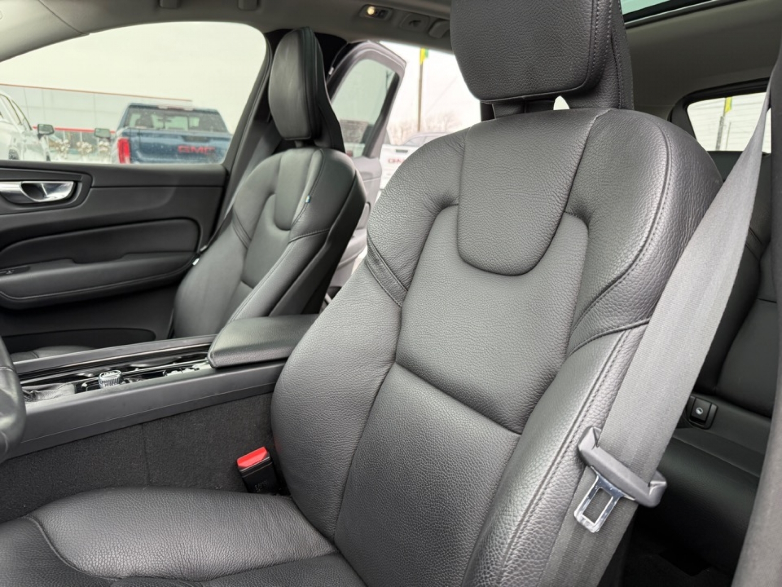 2021 Volvo XC60 T5 Momentum, 39452, Photo