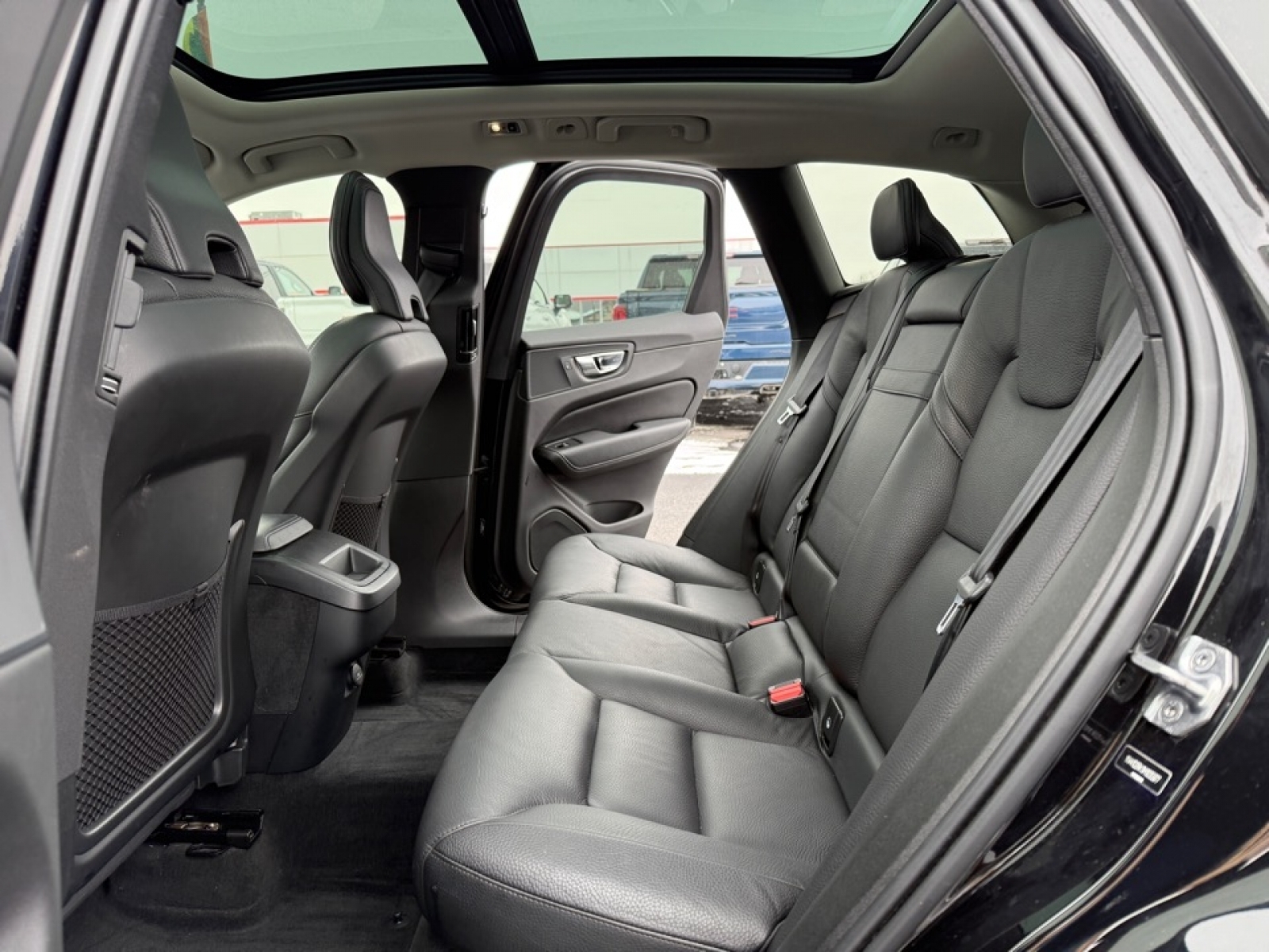 2021 Volvo XC60 T5 Momentum, 39452, Photo