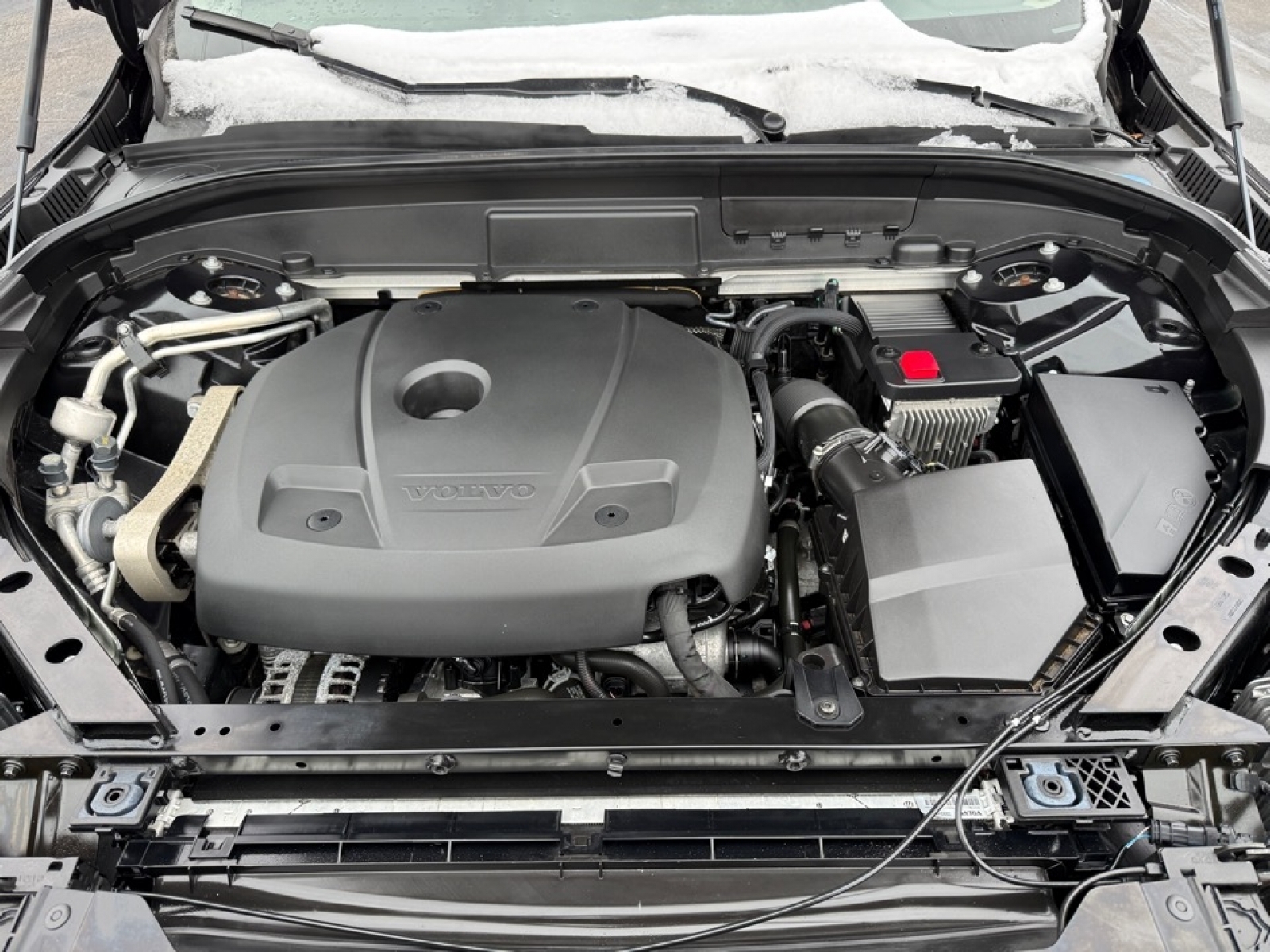 2021 Volvo XC60 T5 Momentum, 39452, Photo