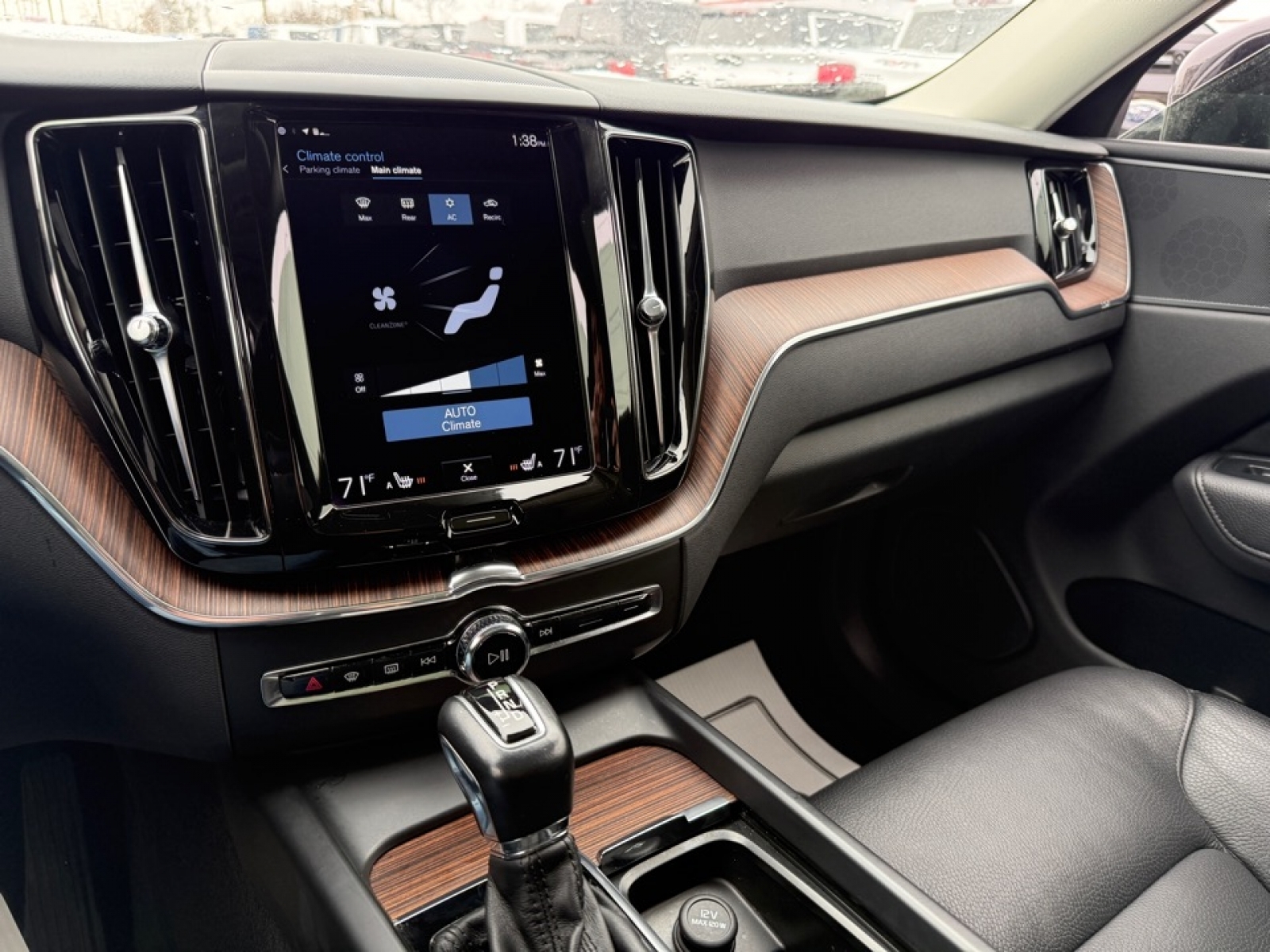 2021 Volvo XC60 T5 Momentum, 39452, Photo