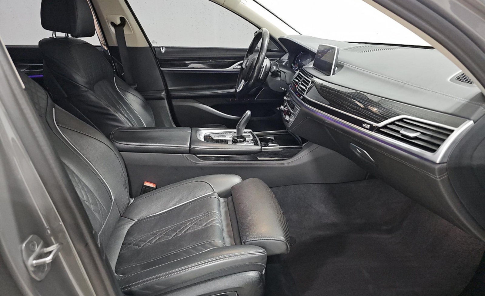 2022 BMW 740 i xDrive, 39709, Photo