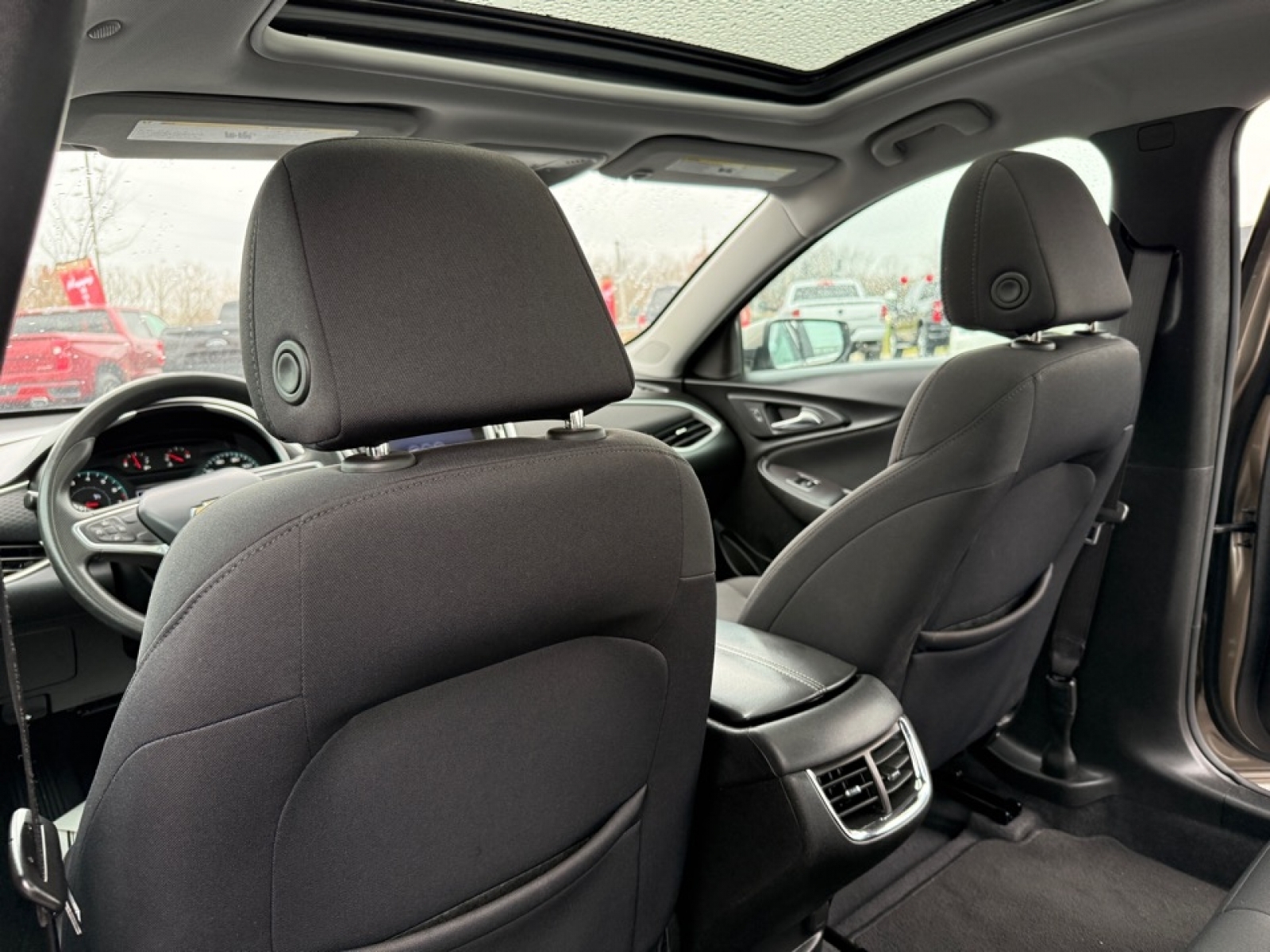 2022 Chevrolet Malibu FWD LT, 38984, Photo