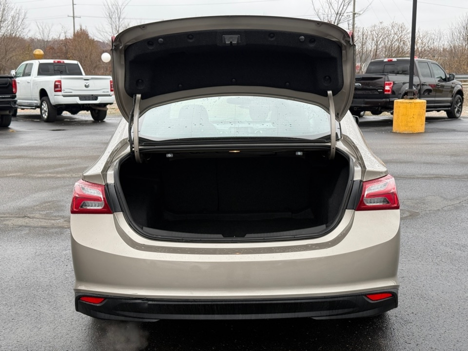 2022 Chevrolet Malibu FWD LT, 38984, Photo