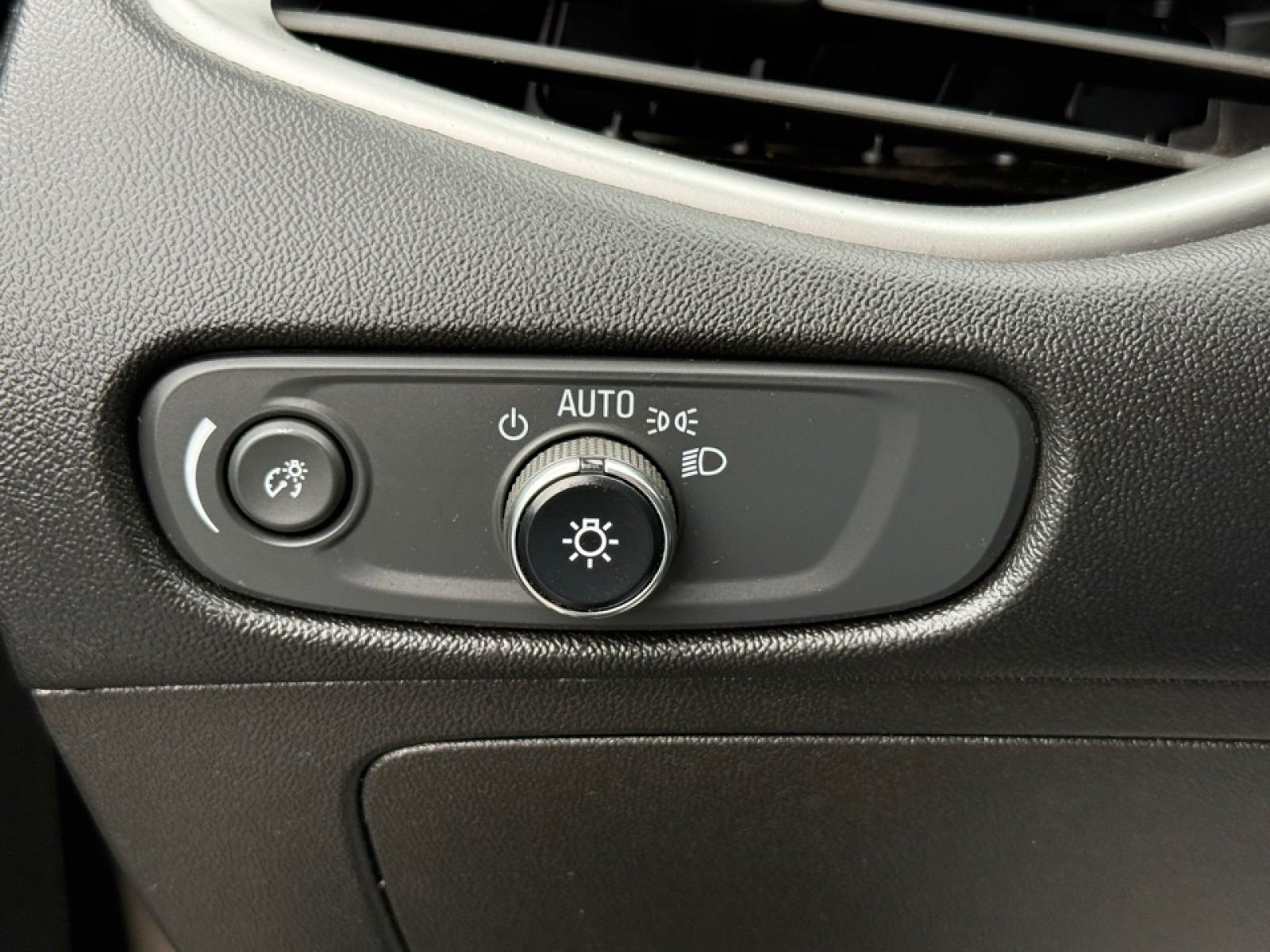 2022 Chevrolet Malibu FWD LT, 38984, Photo