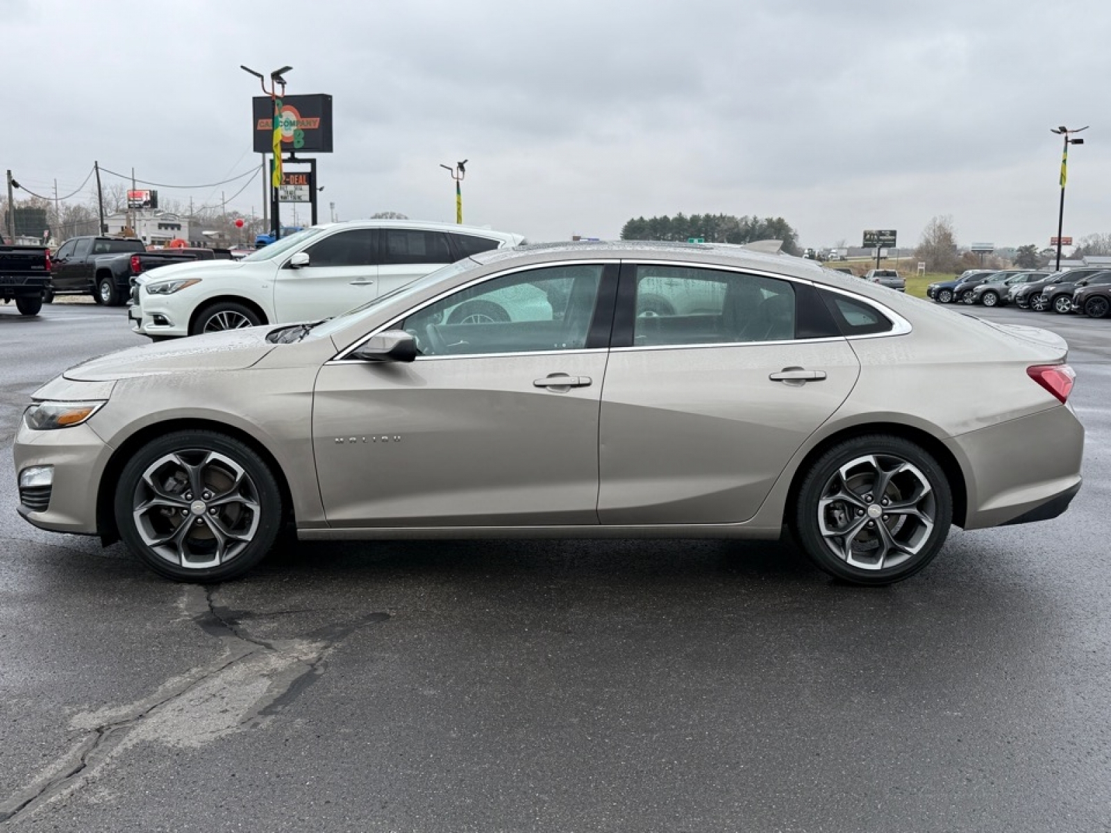 2022 Chevrolet Malibu FWD LT, 38984, Photo