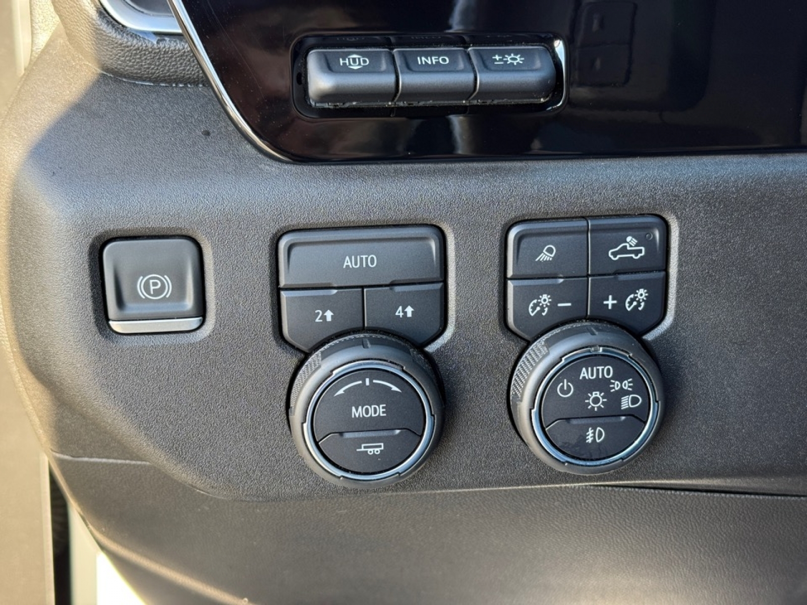 2022 Chevrolet Silverado 1500 4WD Crew Cab Short Bed LTZ, 39136, Photo