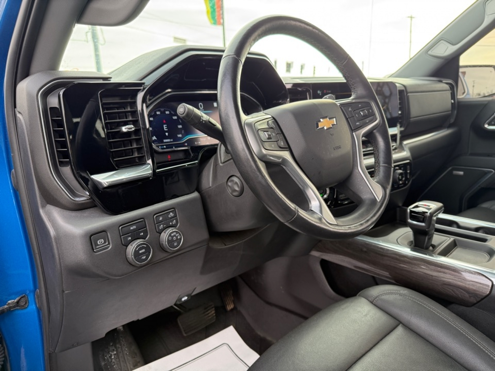 2022 Chevrolet Silverado 1500 4WD Crew Cab Short Bed LTZ, 39289, Photo