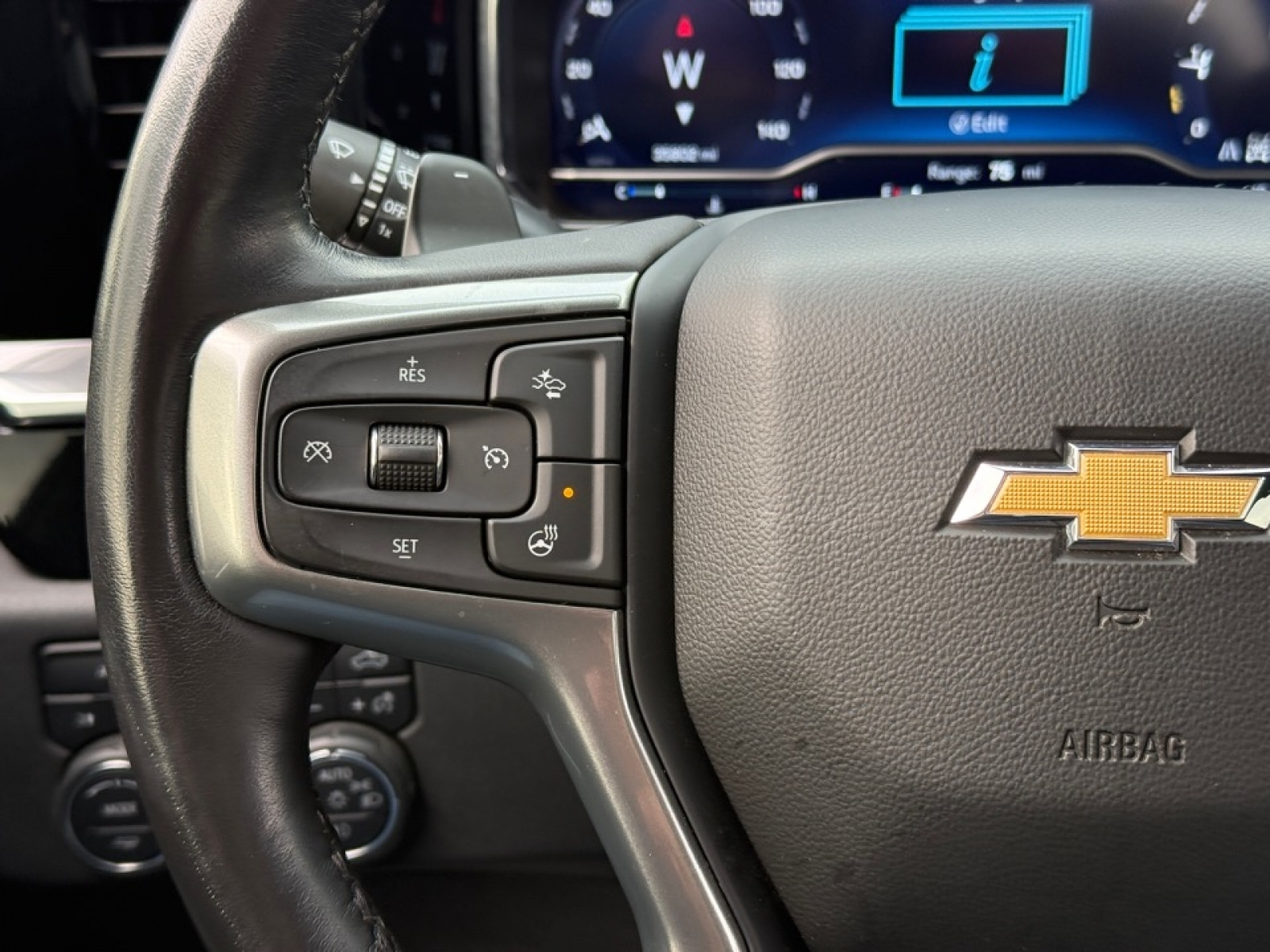 2022 Chevrolet Silverado 1500 4WD Crew Cab Short Bed LTZ, 39289, Photo