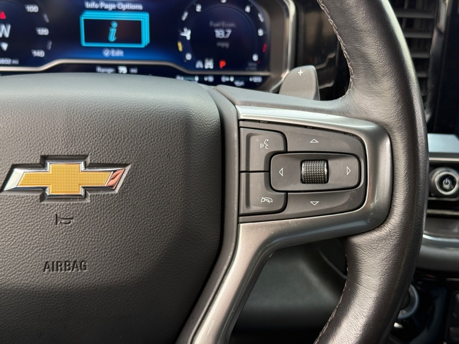 2022 Chevrolet Silverado 1500 4WD Crew Cab Short Bed LTZ, 39289, Photo