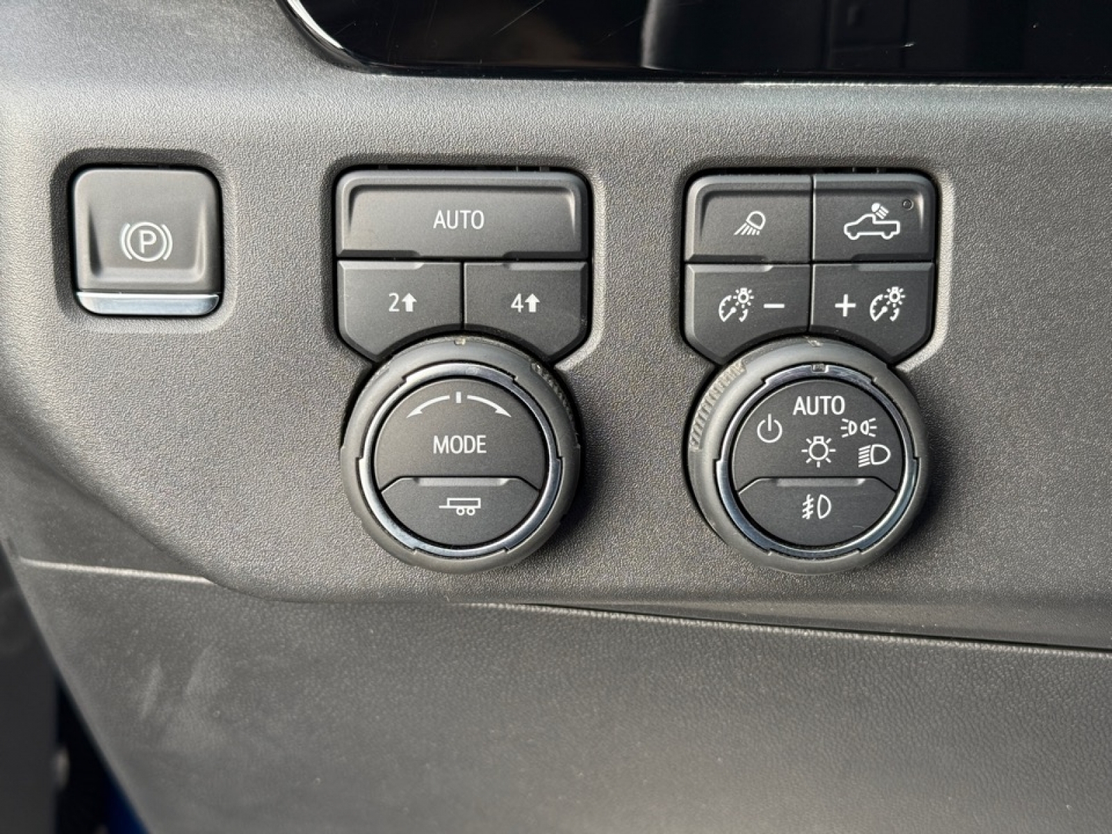 2022 Chevrolet Silverado 1500 4WD Crew Cab Short Bed LTZ, 39289, Photo