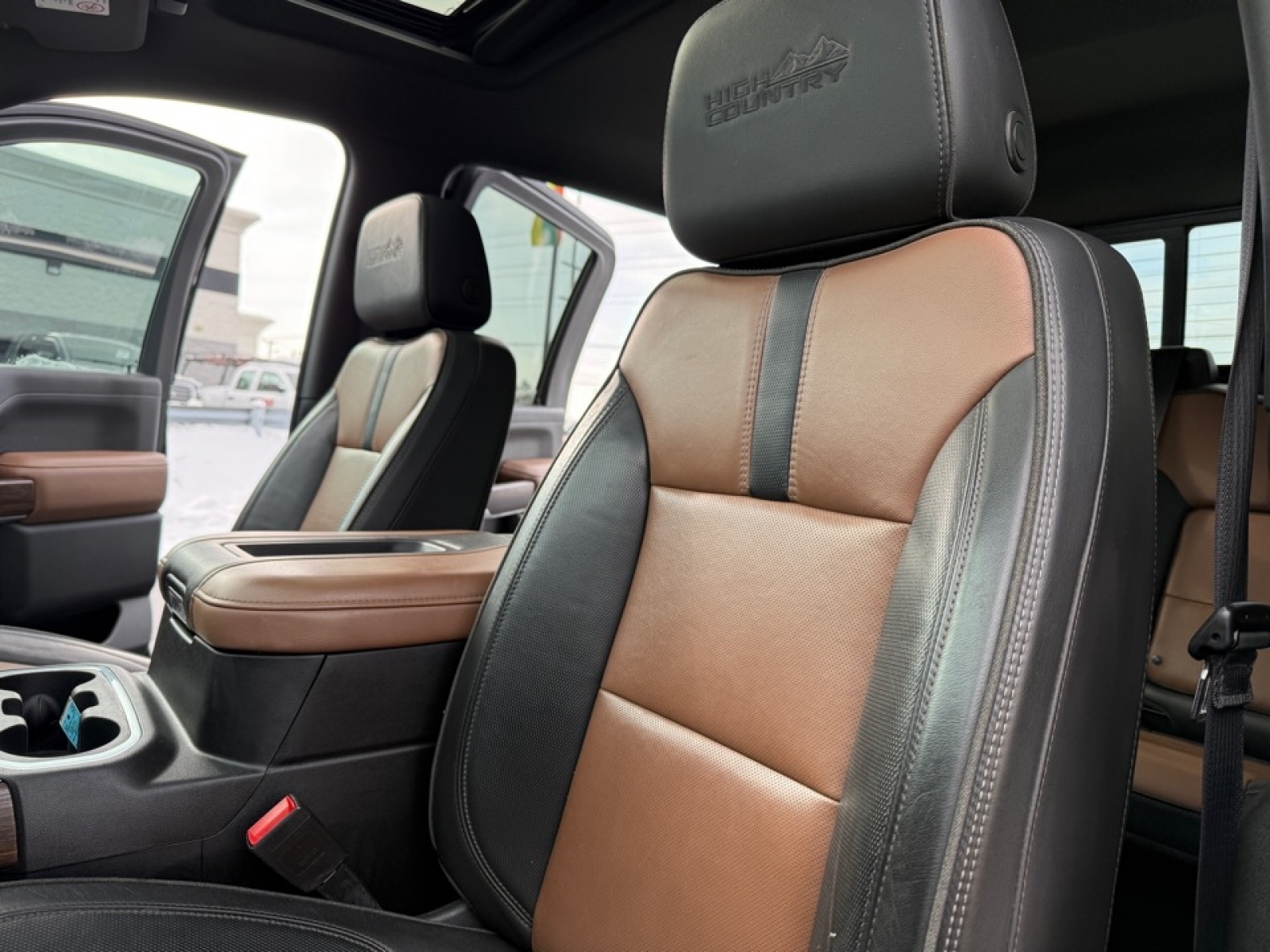 2022 Chevrolet Silverado 2500HD 4WD Crew Cab Standard Bed High Country, 39199, Photo