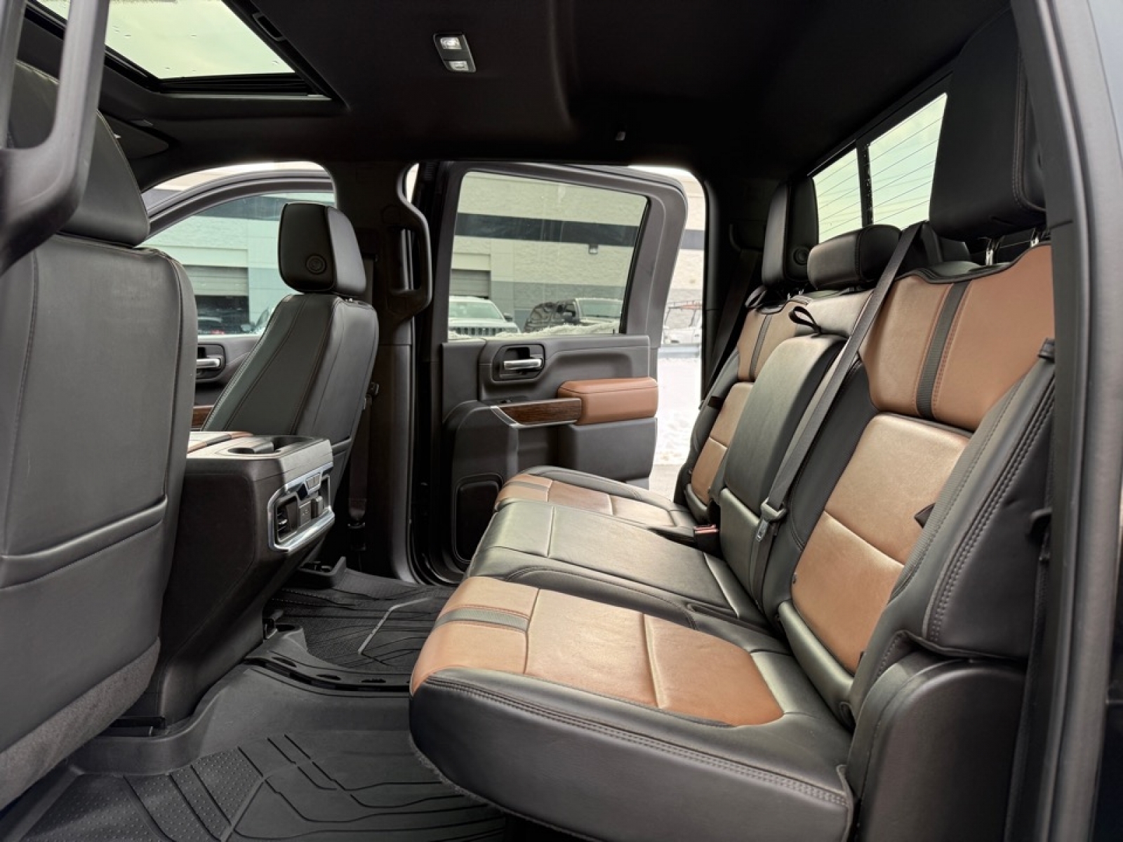 2022 Chevrolet Silverado 2500HD 4WD Crew Cab Standard Bed High Country, 39199, Photo