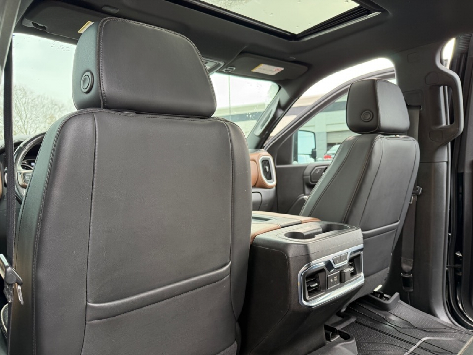 2022 Chevrolet Silverado 2500HD 4WD Crew Cab Standard Bed High Country, 39199, Photo