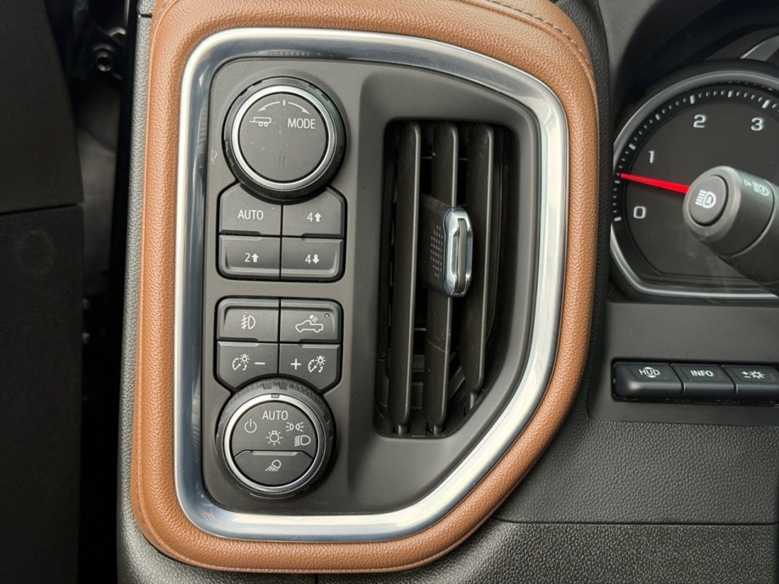 2022 Chevrolet Silverado 2500HD 4WD Crew Cab Standard Bed High Country, 39199, Photo