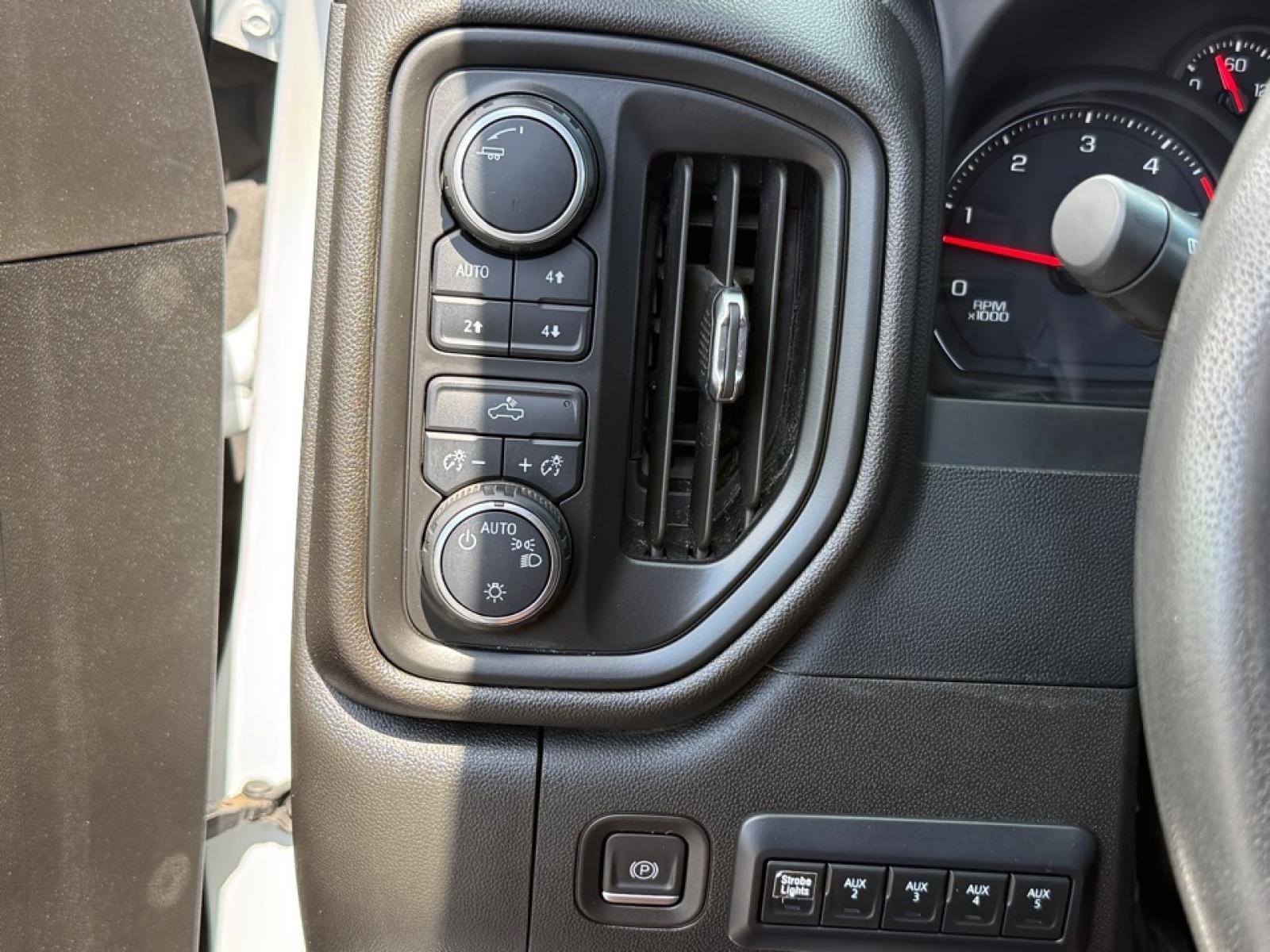 2022 Chevrolet Silverado 3500HD Chassis Work Truck, 39727, Photo