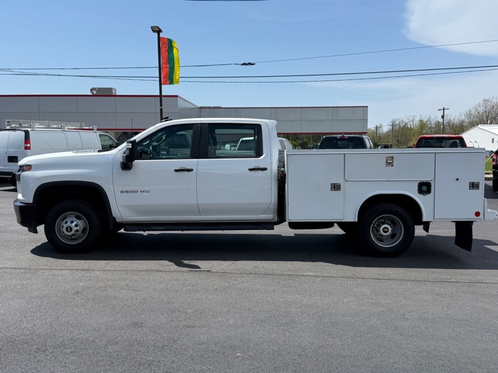 2022 Chevrolet Silverado 3500HD Chassis Work Truck, 39727, Photo