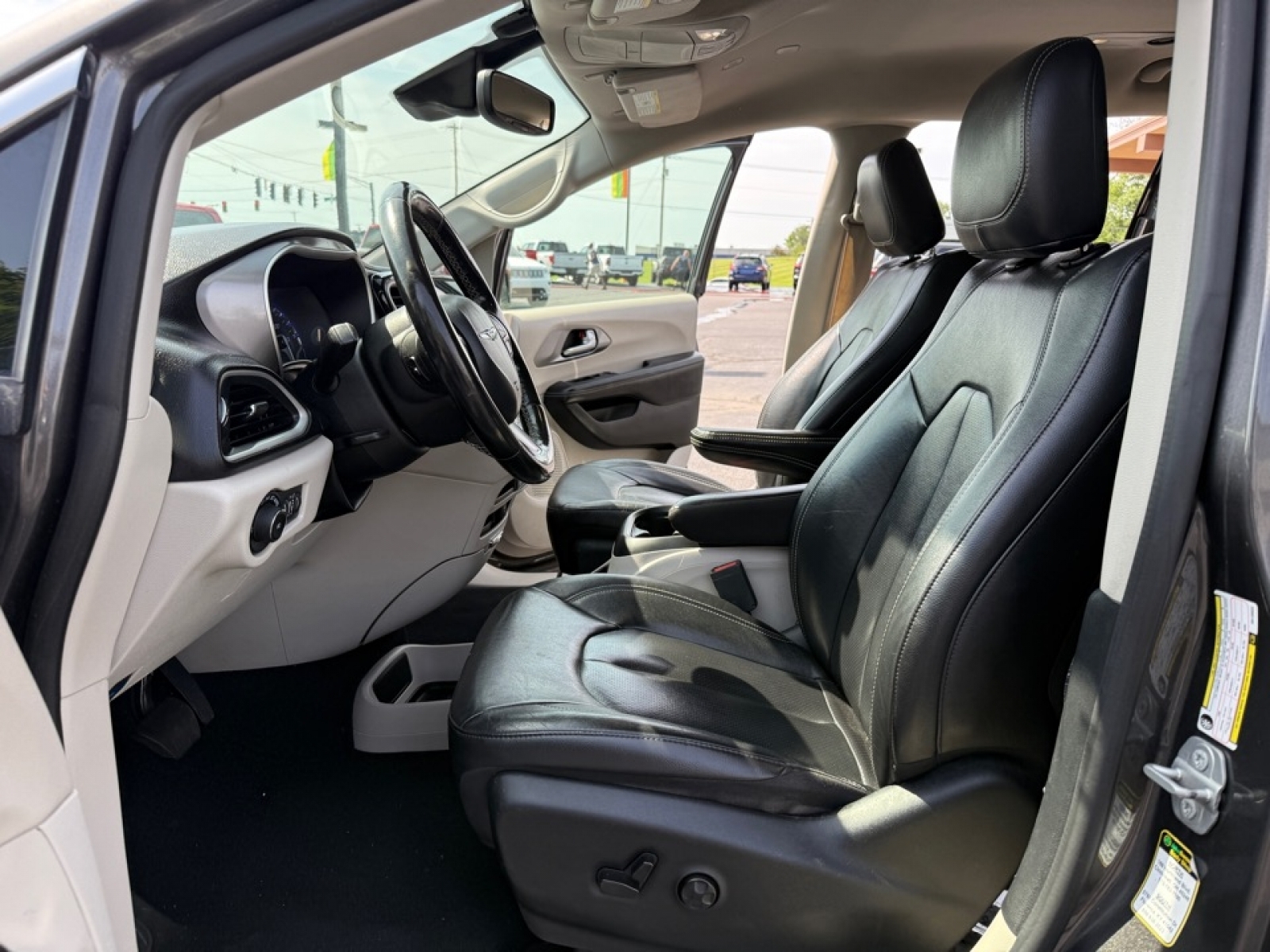 2022 Chrysler Pacifica Touring L, 39185A, Photo