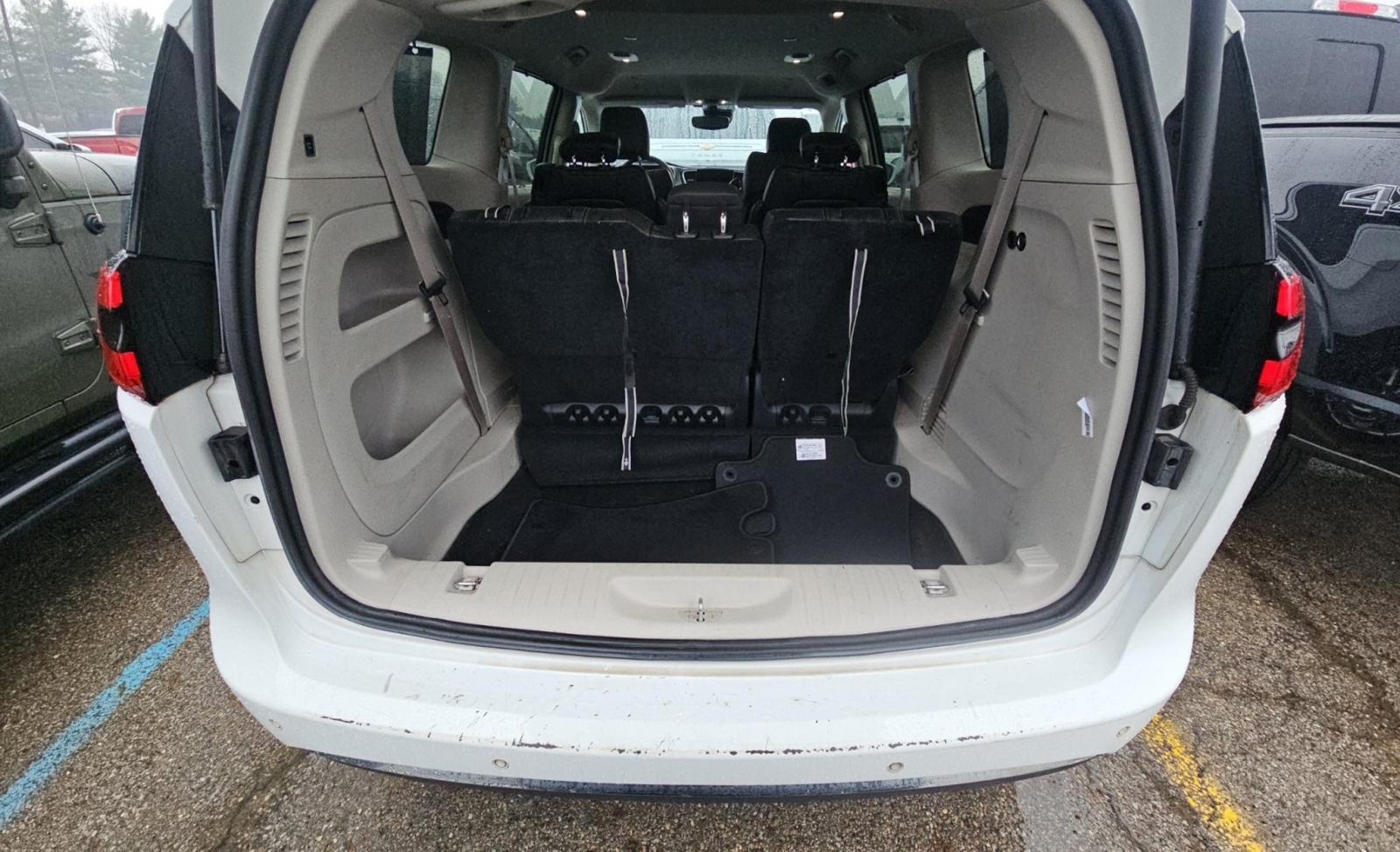 2022 Chrysler Pacifica Touring L, 39750, Photo