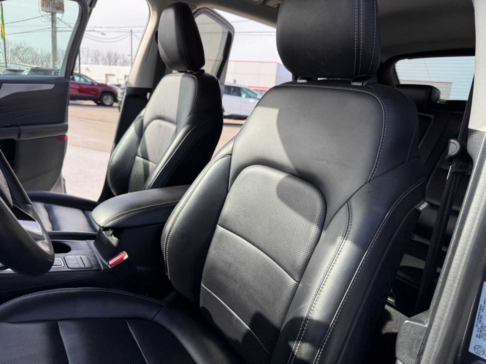 2022 Ford Escape Titanium, 38015, Photo