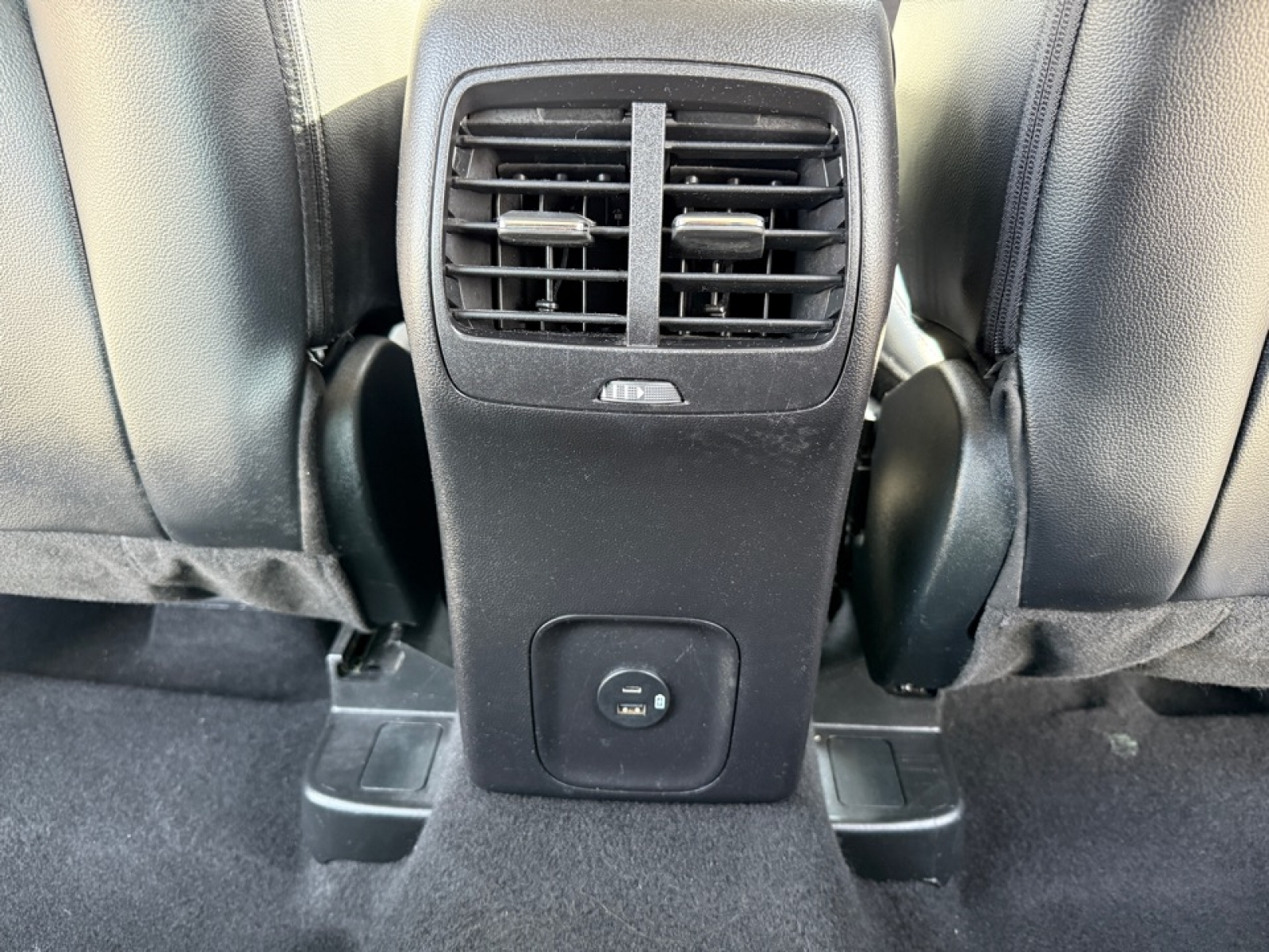 2022 Ford Escape Titanium, 38015, Photo