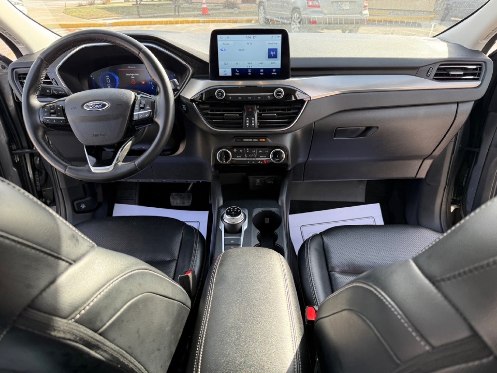 2022 Ford Escape Titanium, 38015, Photo