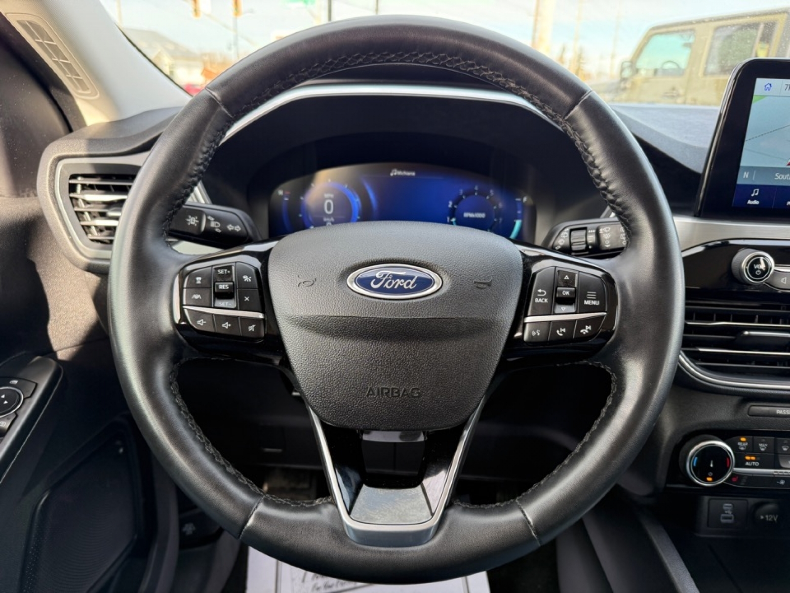 2022 Ford Escape Titanium, 38015, Photo