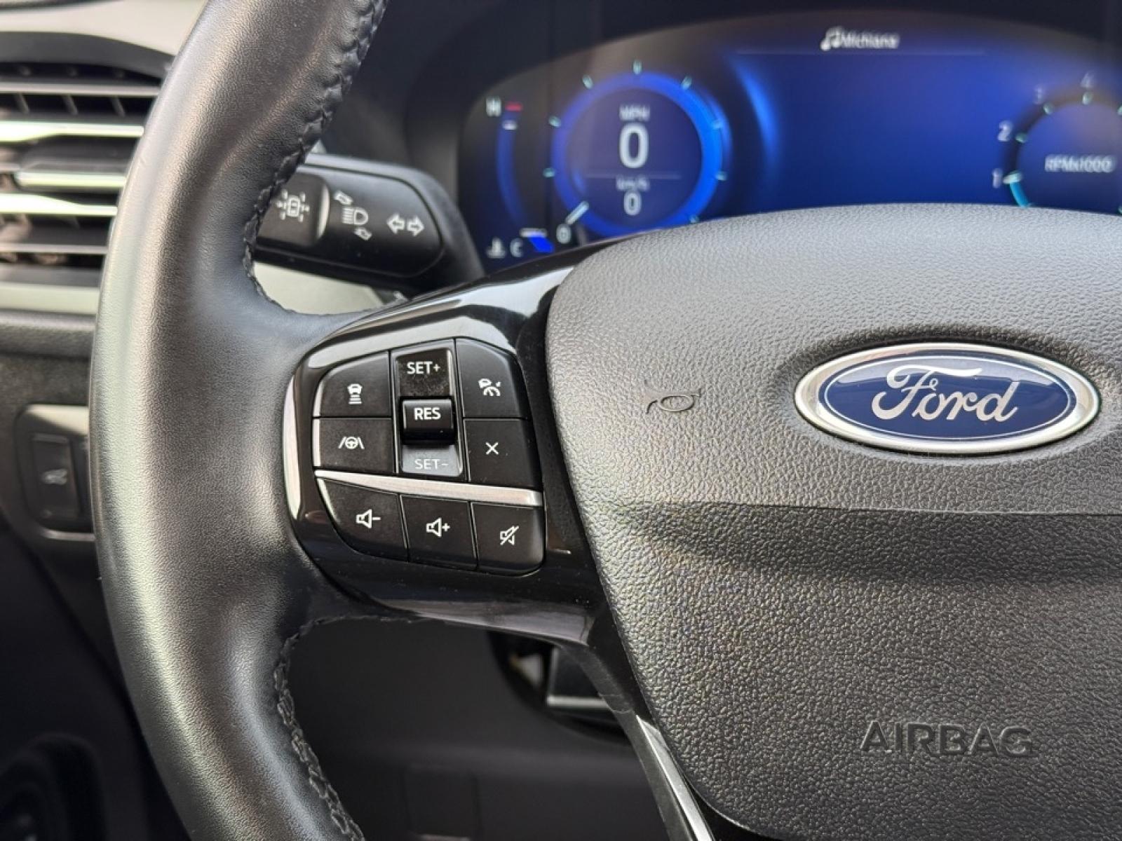 2022 Ford Escape Titanium, 38015, Photo