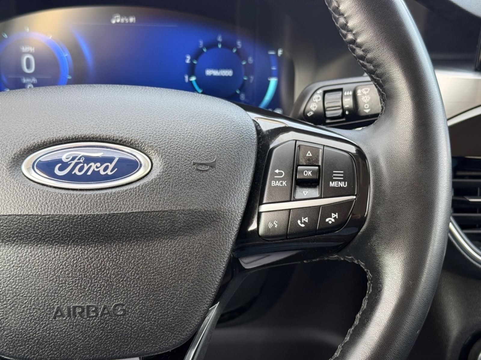 2022 Ford Escape Titanium, 38015, Photo