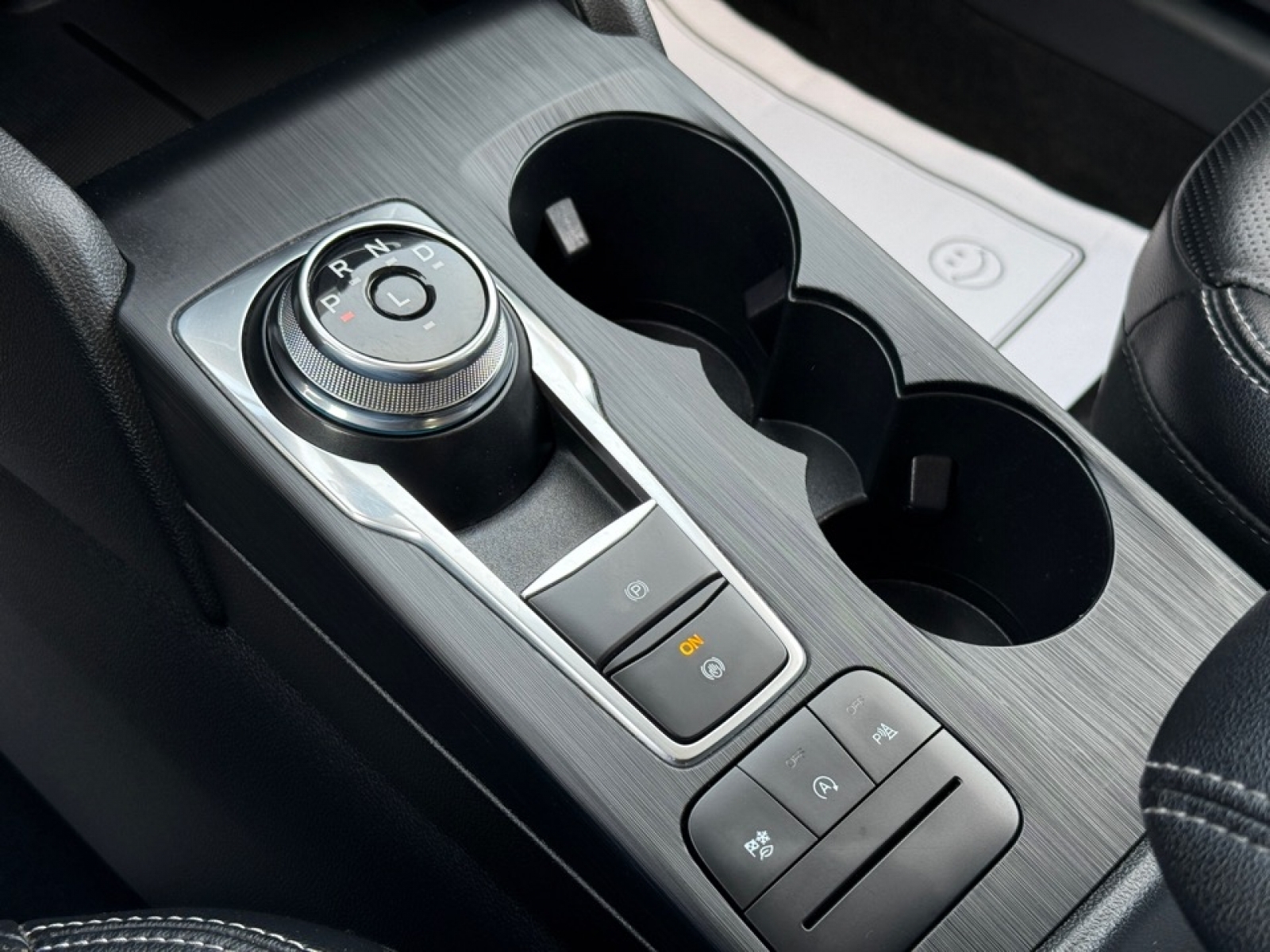 2022 Ford Escape Titanium, 38015, Photo