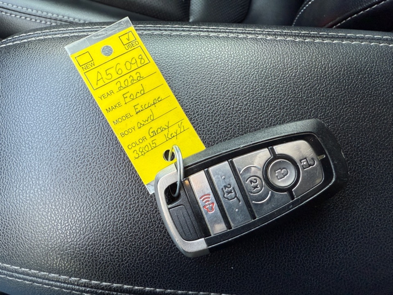 2022 Ford Escape Titanium, 38015, Photo