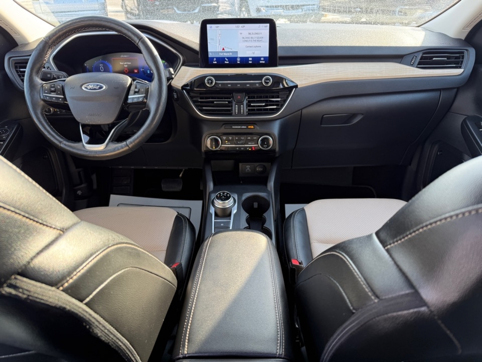 2022 Ford Escape Titanium Hybrid, 39229, Photo