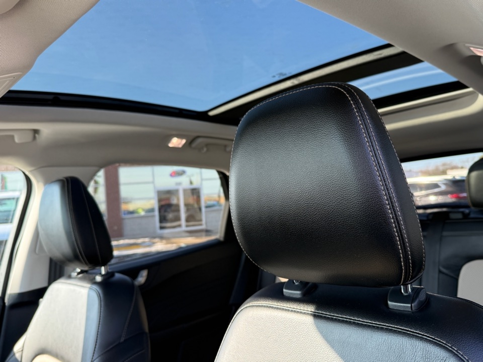 2022 Ford Escape Titanium Hybrid, 39229, Photo