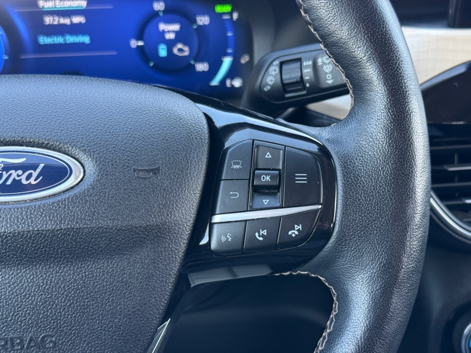 2022 Ford Escape Titanium Hybrid, 39229, Photo