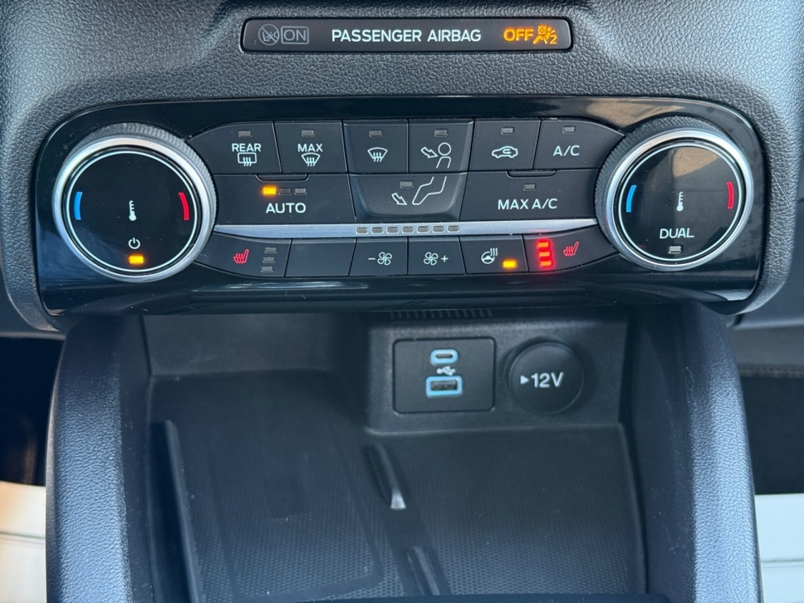 2022 Ford Escape Titanium Hybrid, 39229, Photo